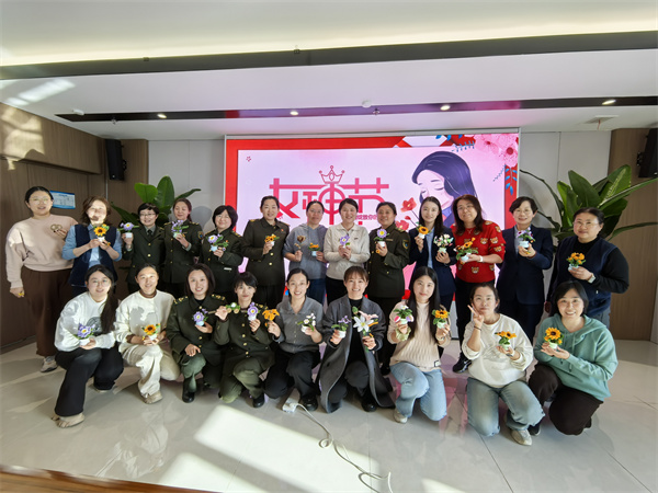 手工合影.jpg 手工合影.jpg